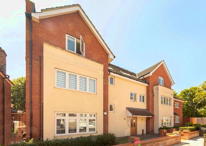 1 Bedroom Flat To Rent In Stile Hall Gardens, London, W4