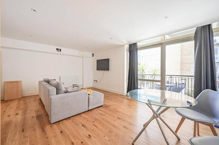 2 Bedroom Flat To Rent In Cassilis Road, Canary Wharf, London, E14