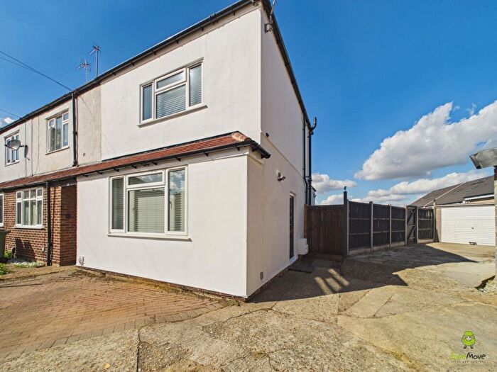 2 Bedroom End Of Terrace House For Sale In Ivy Close, Dartford, Kent, DA1