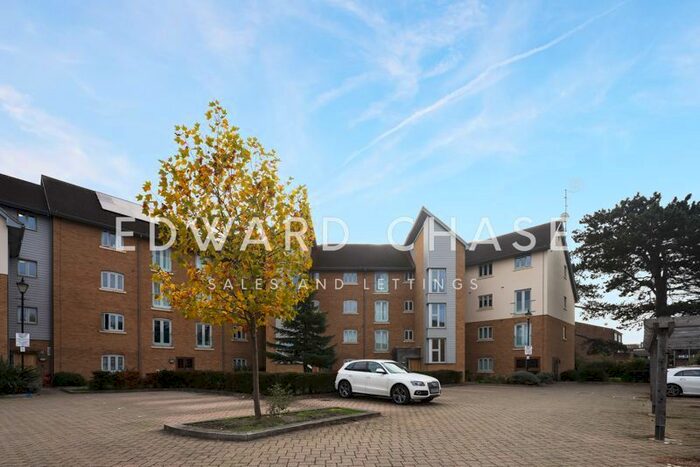 2 Bedroom Flat To Rent In Runcie Court, Barkingside, IG6