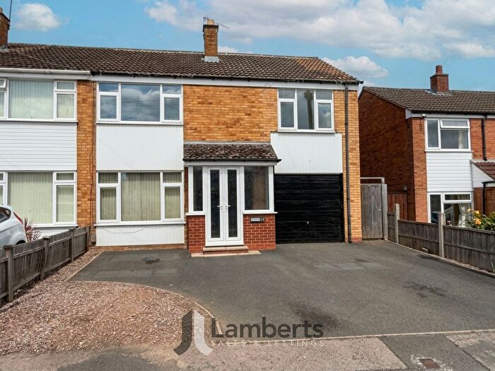 4 Bedroom Semi-Detached House For Sale In Hamilton Drive, Studley, B80