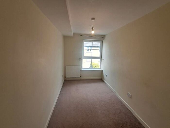 3 Bedroom Flat To Rent In Toll Road, Kincardine, Fife, FK10