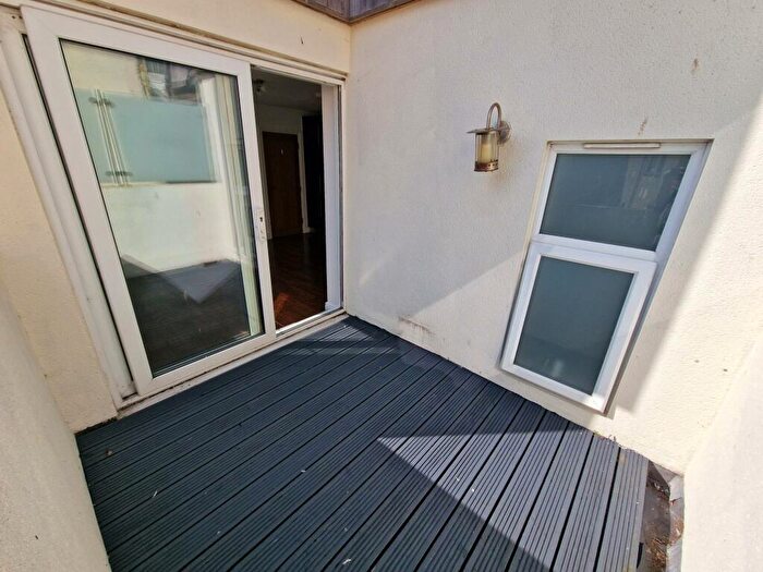 2 Bedroom Flat To Rent In High Street, Yeovil, BA20