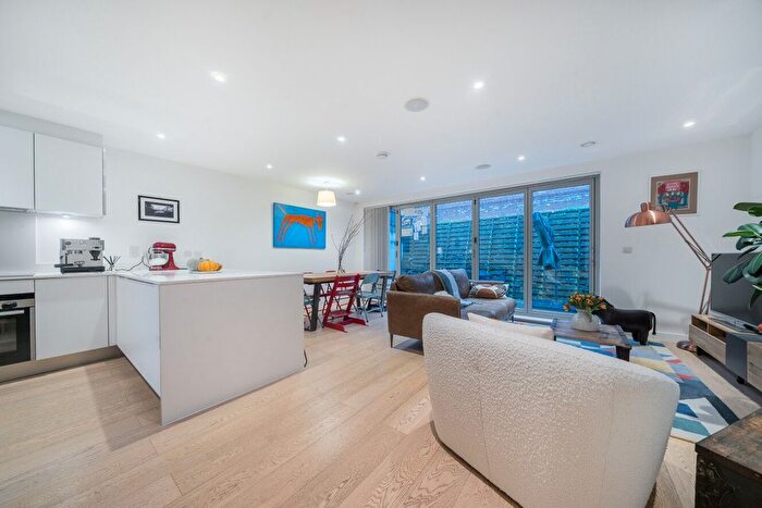 5 Bedroom Detached House For Sale In Landells Road, London, SE22