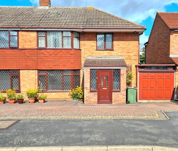 4 Bedroom Semi-Detached House To Rent In Seagrave Drive, Oadby, Leicester, LE2