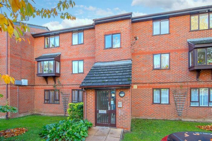 1 Bedroom Flat To Rent In Northcott Avenue, London, N22