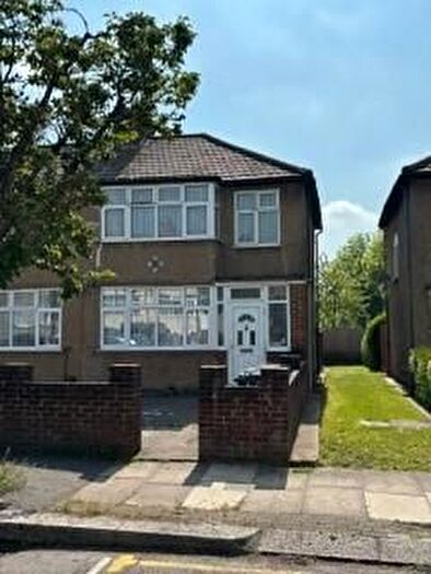 3 Bedroom End Of Terrace House To Rent In Brent Park Road, Hendon, NW4