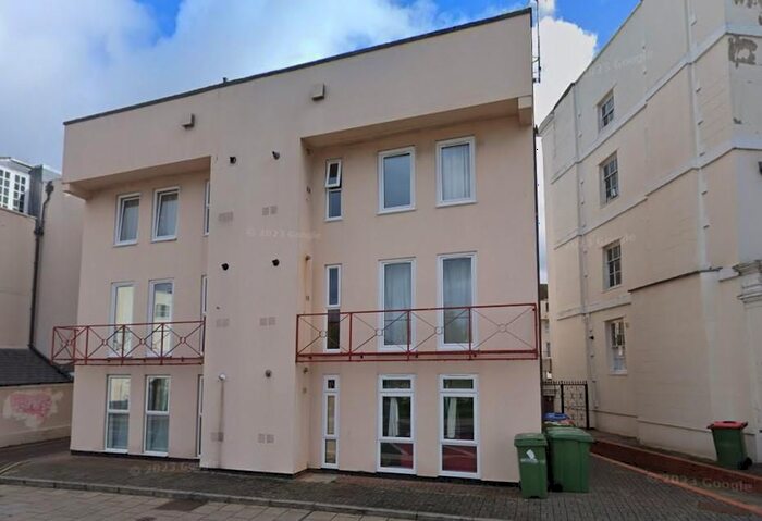 2 Bedroom Flat To Rent In High Street, Cheltenham, GL52