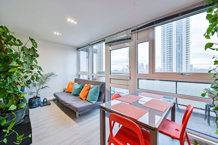 2 Bedroom Maisonette For Sale In Elephant Amp; Castle, Elephant And Castle, London, SE1