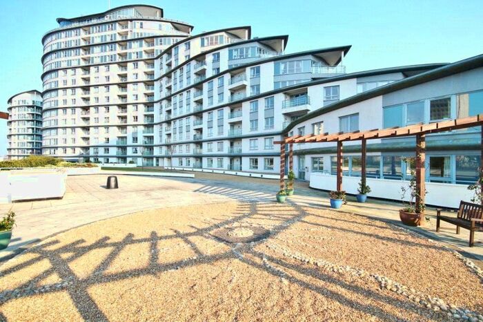 2 Bedroom Flat To Rent In Station Approach, Woking, Surrey, GU22