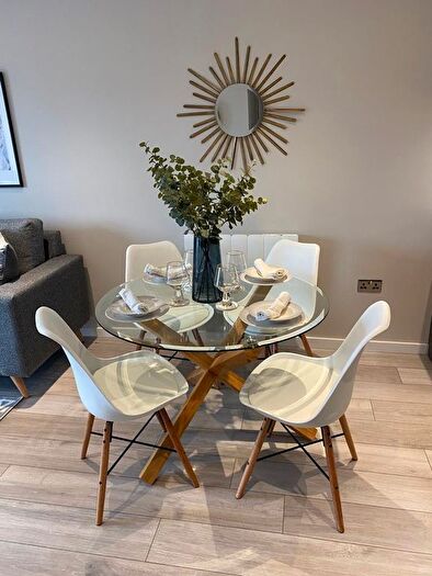 2 Bedroom Flat To Rent In Jesse Hartley Way, Liverpool, L3