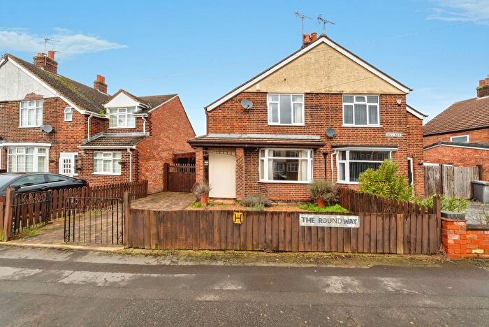 3 Bedroom Semi-Detached House For Sale In The Roundway, Leicester, Leicestershire, LE4