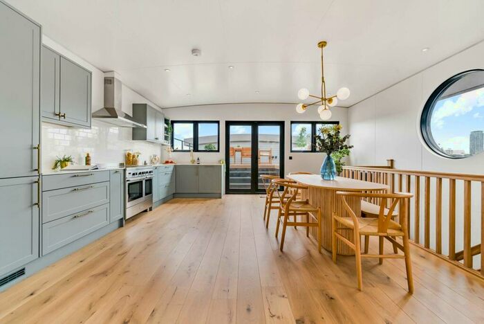 2 Bedroom House Boat To Rent In Cheyne Walk, Chelsea, London, SW10