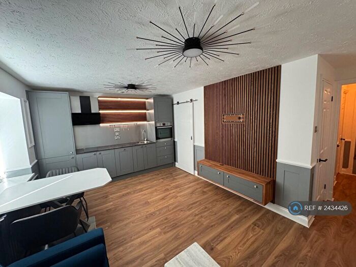 1 Bedroom Flat To Rent In Station Hill, Crawley, RH10