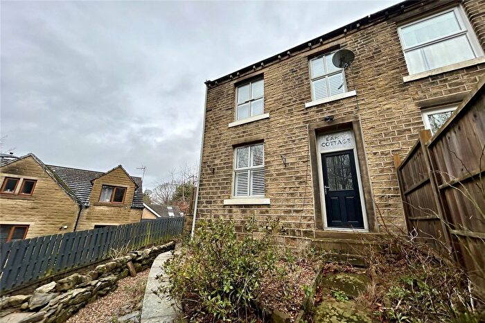 3 Bedroom End Terrace House For Sale In Almondbury Bank, Almondbury, Huddersfield, HD5