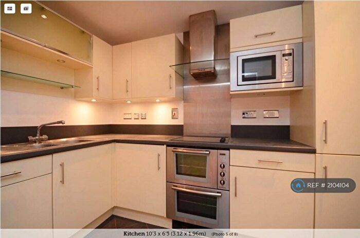 2 Bedroom Flat To Rent In Dartmouth House, Kingston, KT2