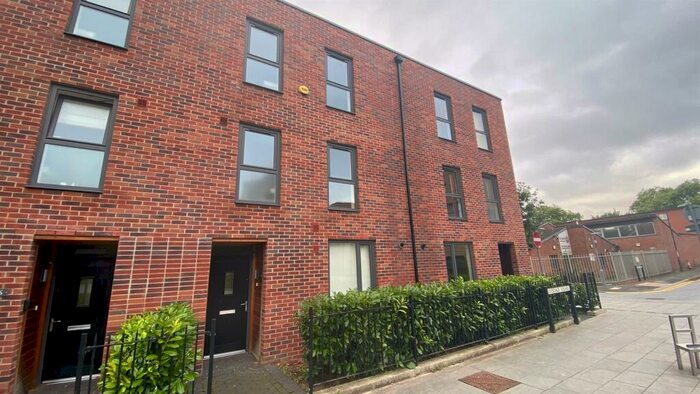 4 Bedroom Town House To Rent In Liversage Square, Derby, DE1
