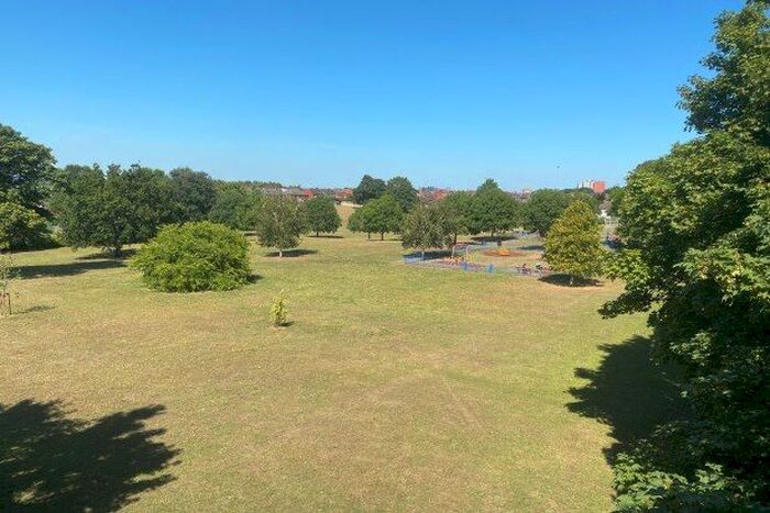 2 Bedroom Flat To Rent In Balby Road, Doncaster, DN4