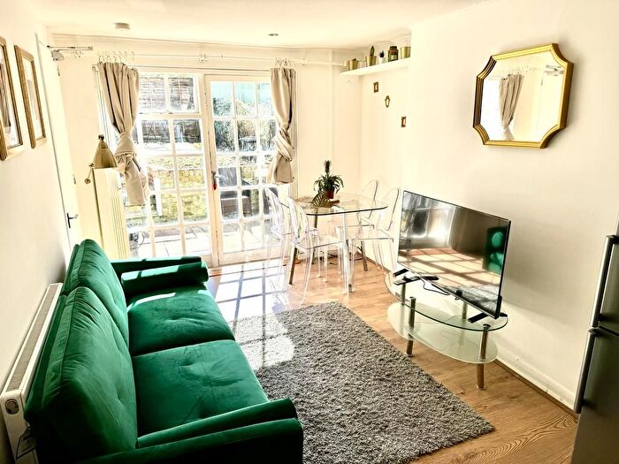 2 Bedroom Flat To Rent In Caledonian Road, London, N1