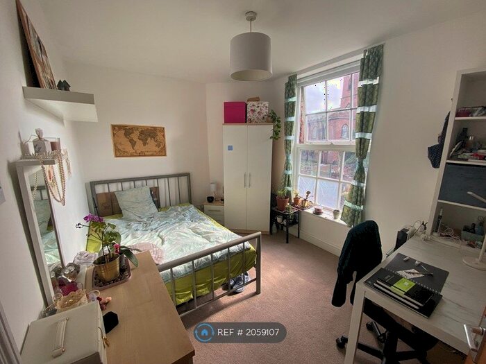 6 Bedroom Semi-Detached House To Rent In North View, Edge Hill, Liverpool, L7