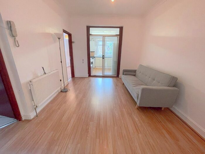 2 Bedroom Flat To Rent In Greenwood Road, Hackney, E8