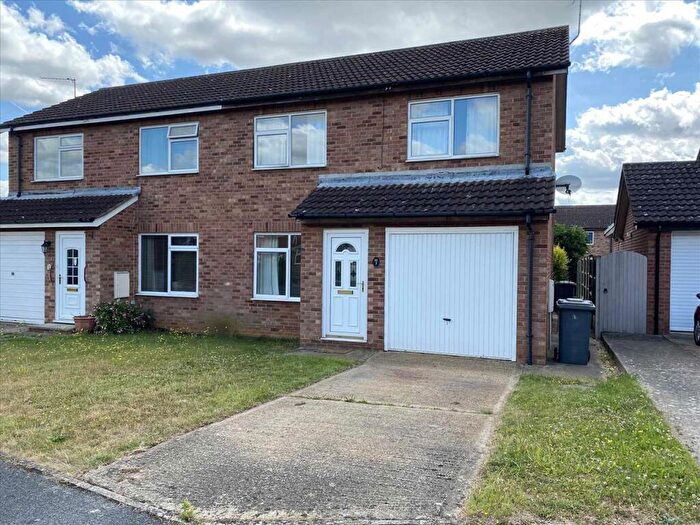 3 Bedroom Semi-Detached House To Rent In Holly Close, Sleaford, NG34