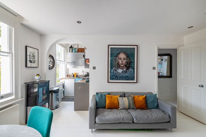 2 Bedroom Flat To Rent In Cambridge Gardens, Ladbroke Grove, W10