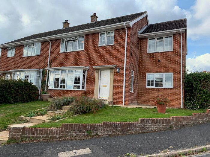 4 Bedroom Semi-Detached House To Rent In Rosedale Close, Titchfield, Fareham, PO14