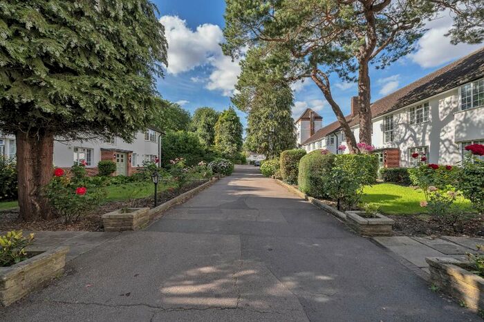 1 Bedroom Flat To Rent In Okehampton Close, London, N12