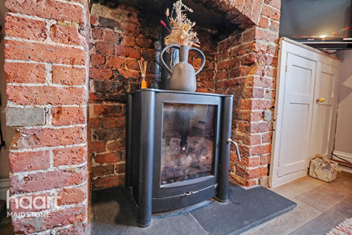 2 Bedroom Cottage For Sale In Forge Lane, Maidstone, ME15