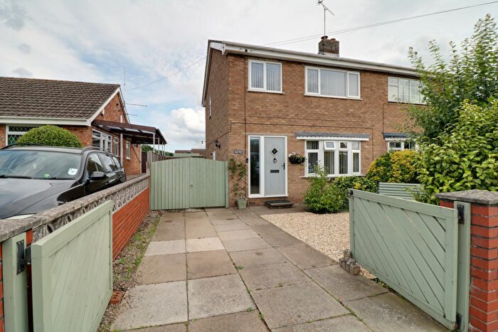 3 Bedroom Semi-Detached House For Sale In Town Hill Drive, Brigg, DN20
