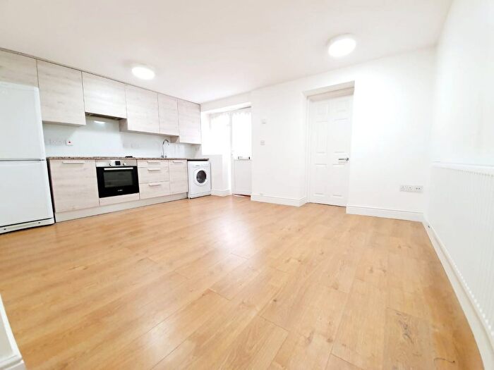 1 Bedroom Flat To Rent In Chatsworth Road, London, E5