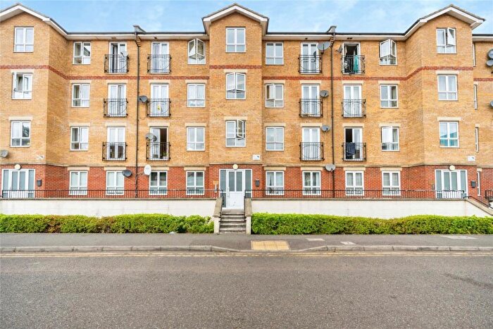 2 Bedroom Flat For Sale In Grove Road, Luton, Bedfordshire, LU1