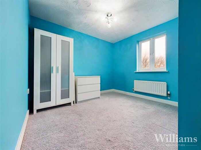 2 Bedroom Flat For Sale In Crowell Mews, Aylesbury, HP19