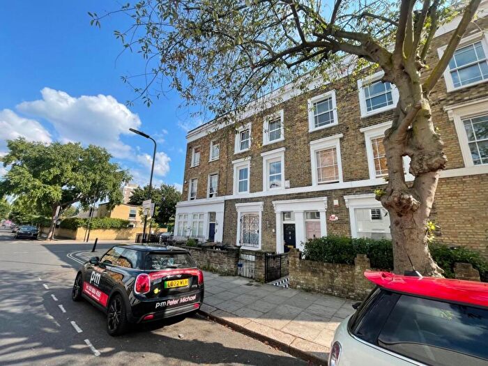 3 Bedroom Apartment To Rent In Tottenham Road, Dalston, N1