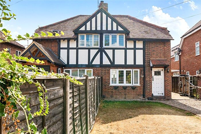 3 Bedroom Semi Detached House For Sale In Bath Road, Taplow, Maidenhead, SL6