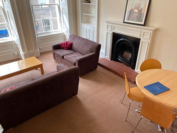 2 Bedroom Flat To Rent In Castle Street, Dundee, DD1