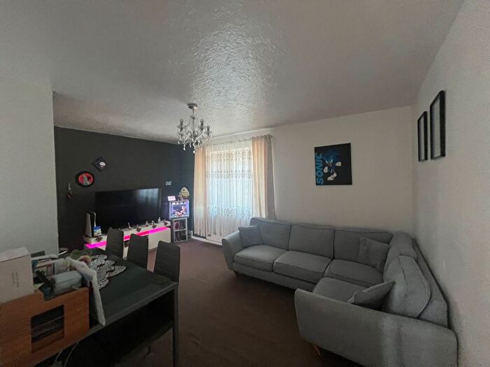 1 Bedroom Flat To Rent In Windsor Park Road, Hayes, UB3