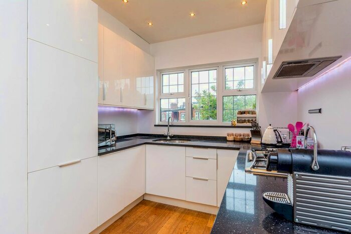 2 Bedroom Flat To Rent In Fairlawn Grove, Chiswick, London, W4