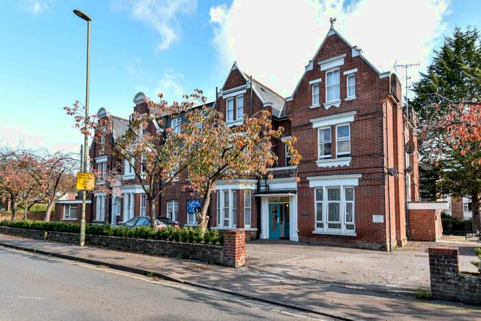 2 Bedroom Flat To Rent In St. Cross Road, Forder Court, SO23