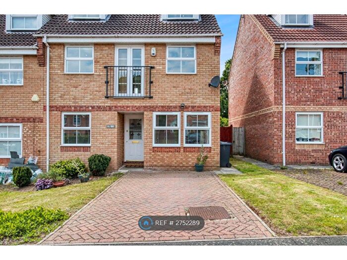 3 Bedroom End Terrace House To Rent In Darlands Drive, Barnet, EN5