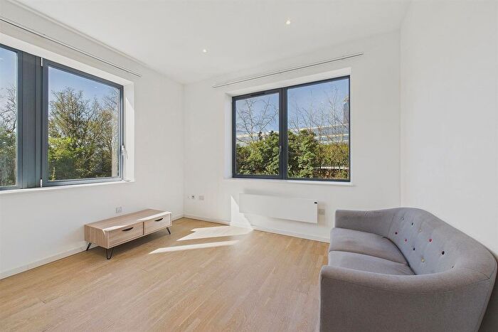 1 Bedroom Flat To Rent In Riverbank Way, London, TW8