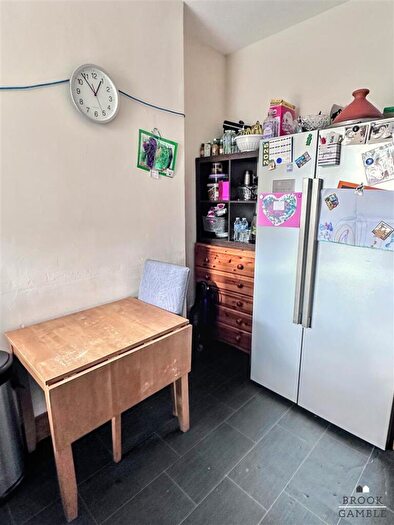 2 Bedroom Flat For Sale In Gore Park Road, Eastbourne, BN21