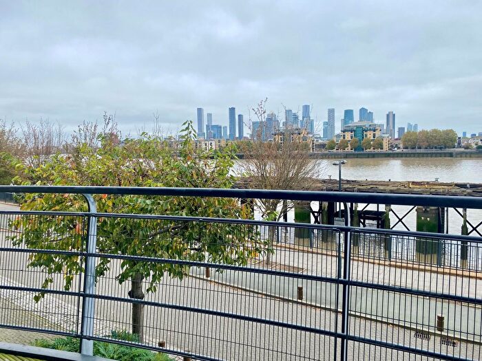 2 Bedroom Flat For Sale In Stretton Mansions, London, SE8