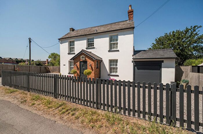 4 Bedroom Detached House For Sale In Newell Green, Warfield, Bracknell, Berkshire, RG42