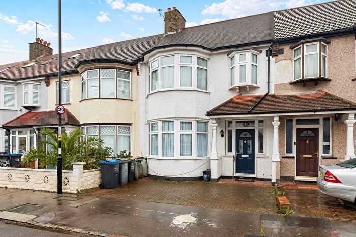 3 Bedroom Terraced House For Sale In Fairlands Avenue, Thornton Heath, CR7