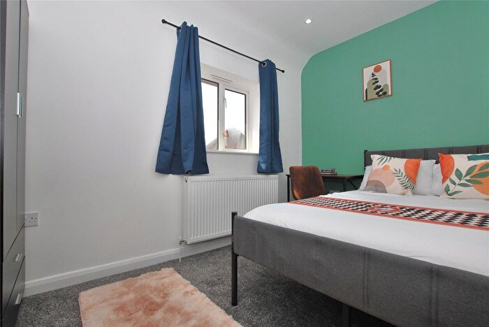 1 Bedroom Property To Rent In Woodside Road, Guildford, Surrey, GU2