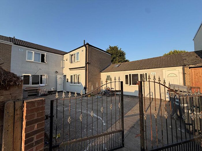 5 Bedroom Terraced House For Sale In Rushey Close, Leicester, Leicestershire, LE4