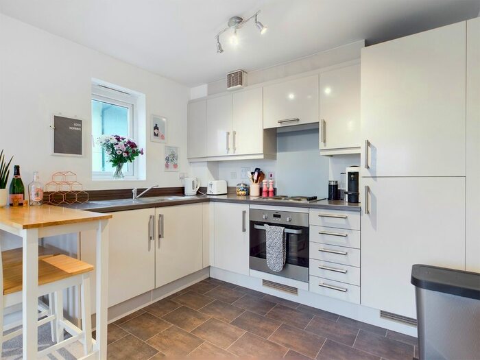 1 Bedroom Flat For Sale In Phoebe Road, Swansea, SA1