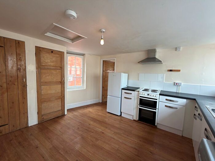 2 Bedroom Flat To Rent In Bath Place, Taunton, TA1